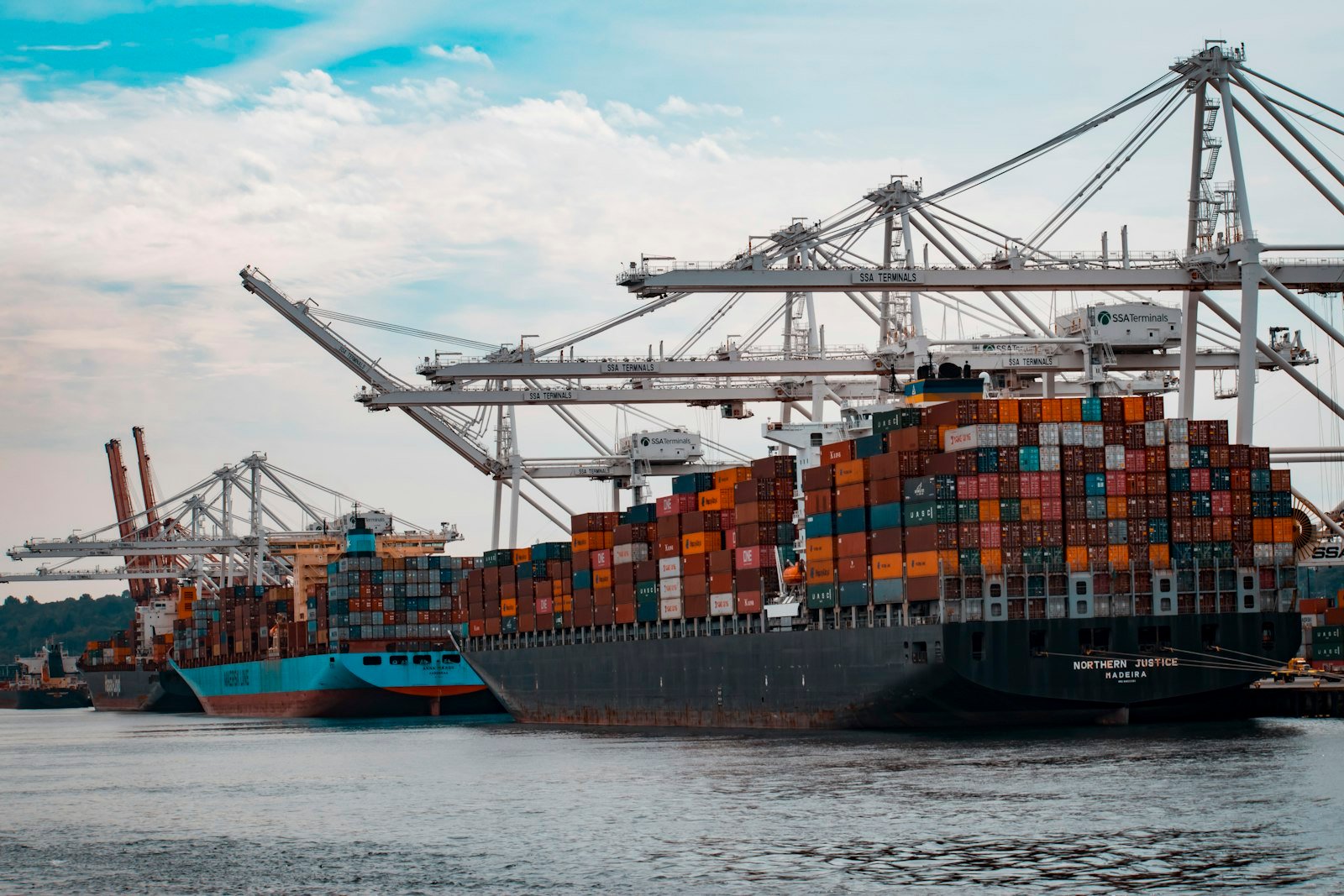 Container operations at a Clickonship partner port